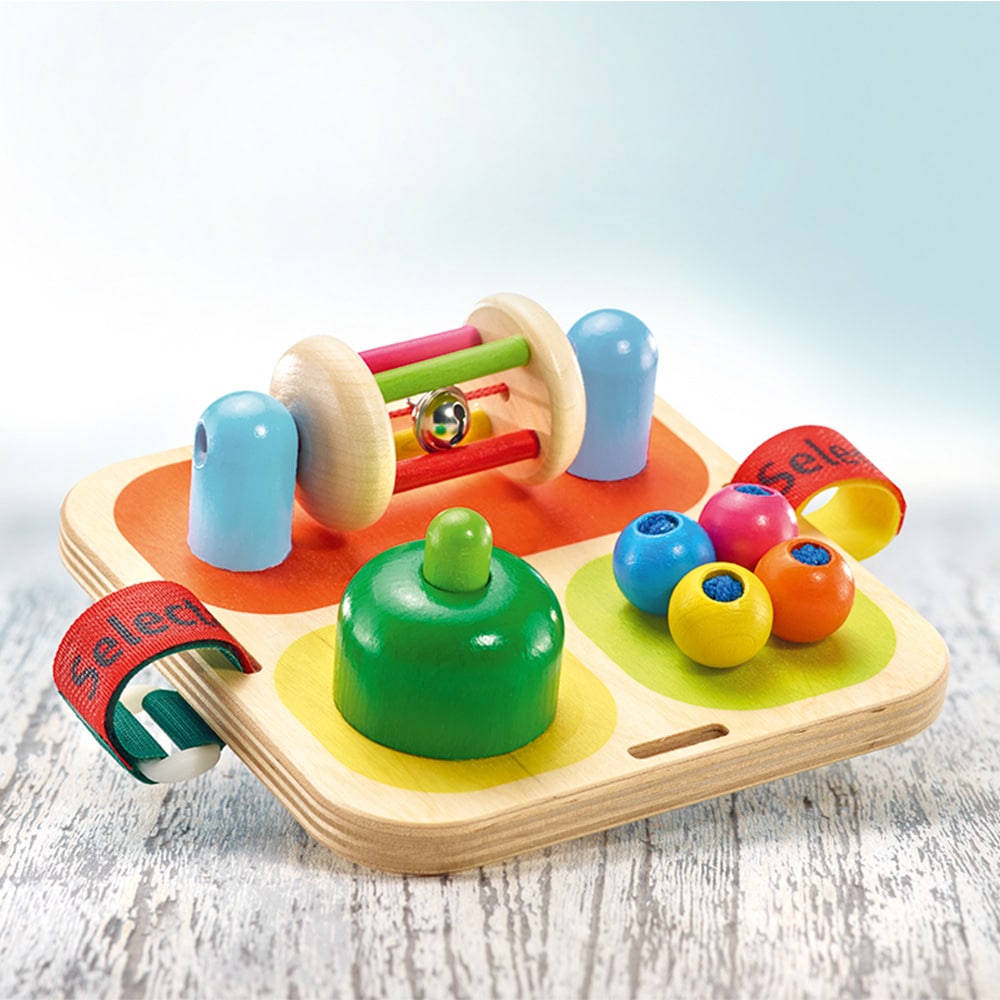 Plateau multi-activités de la marque Selecta dès la naissance, avec velcros pour le fixer.