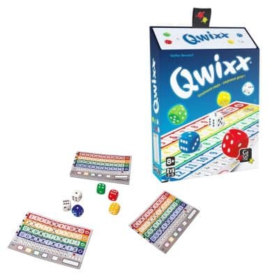 Qwixx, un je de dés de l'édition Gigamic dans sa boîte en métal.