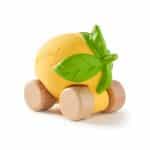 lou la voiture citron de chez Oli & Carol, jouet pour bébé